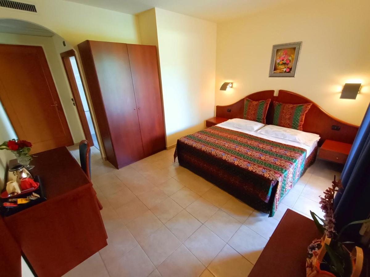 Hotel Villa Isabella Brenzone sul Garda Zewnętrze zdjęcie